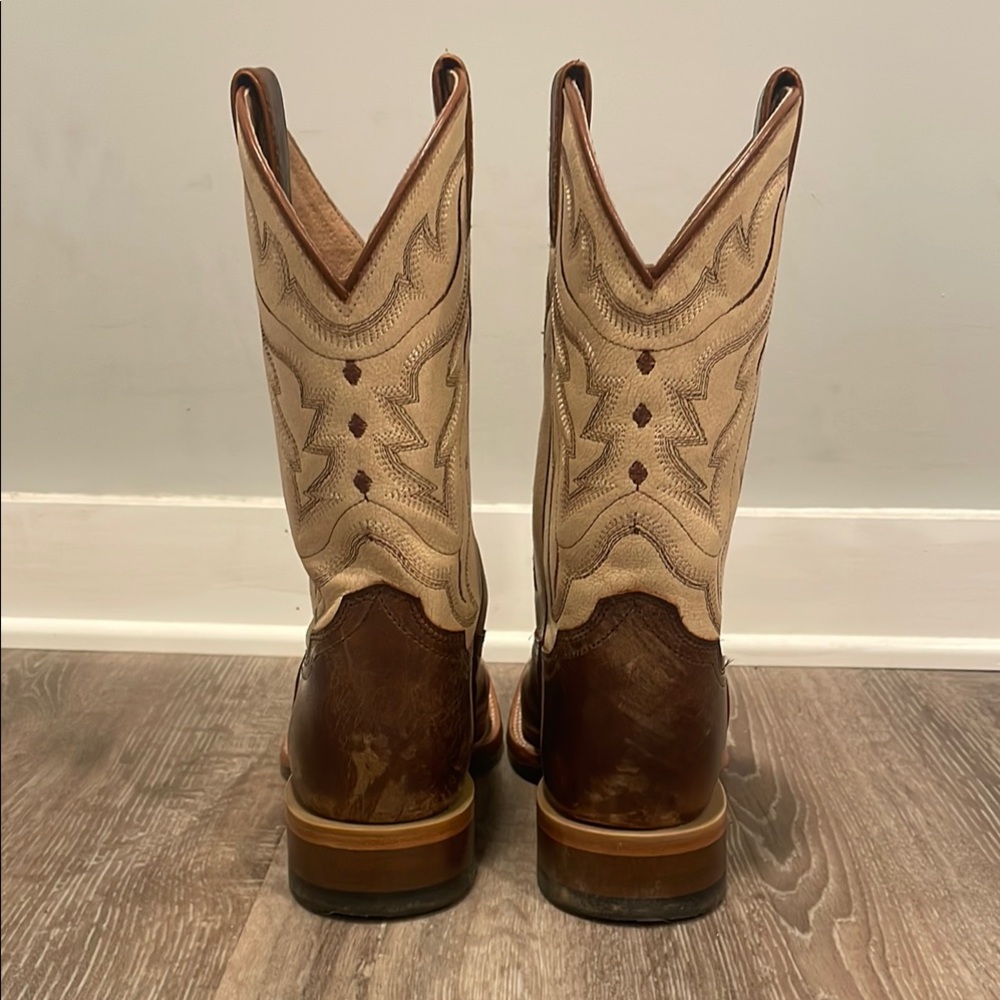 Brown and Cream Cowboy Western Boots with Decorative Stitching - Picture 3 of 8